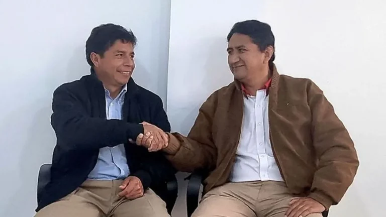 El Gobierno busca calmar al mercado y asegura que “dólares sobran” para intervenir y pagar deuda