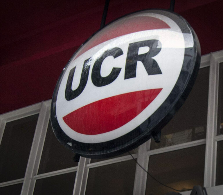 Fuerte retroceso de la UCR bonaerense: perdió bancas, se fracturó y llega dividida a las elecciones nacionales
