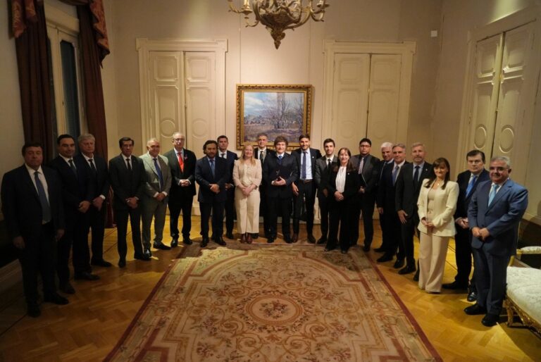 Gobernadores buscan financiamiento en Wall Street ante la baja del riesgo país y se adelantan al Gobierno nacional