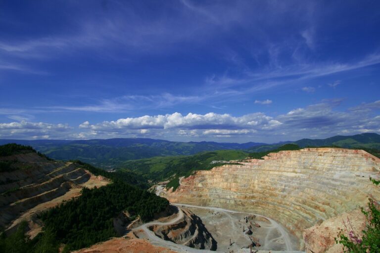 Oro y cobre: hallazgo de alta ley revitaliza mercado global